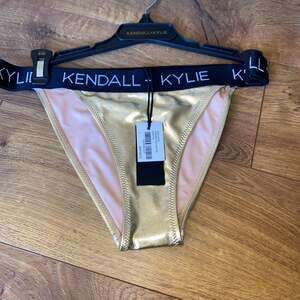 Kendall + Kylie‎ Peekaboo Belt Bottom Bikini Large Gold